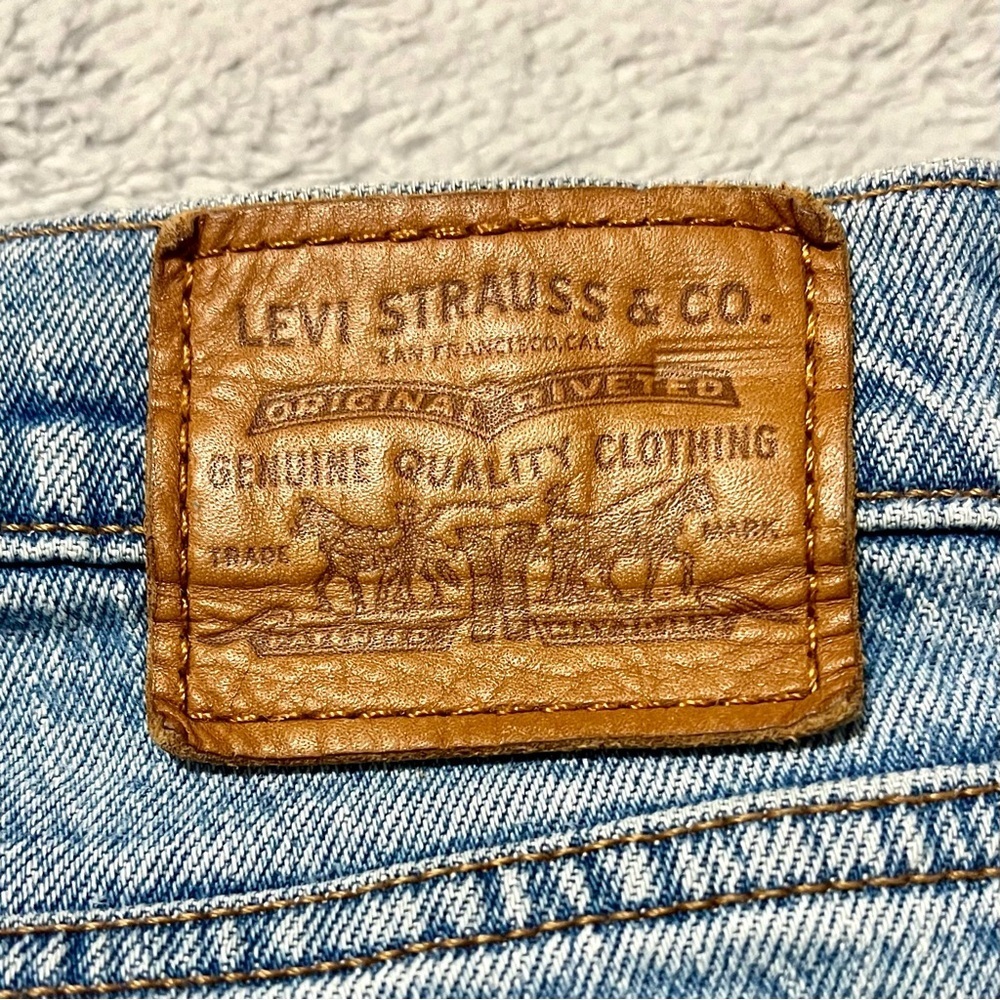 LEVI’S Wedgie Light Wash Button Fly Jeans Size 29 - Picture 8 of 10